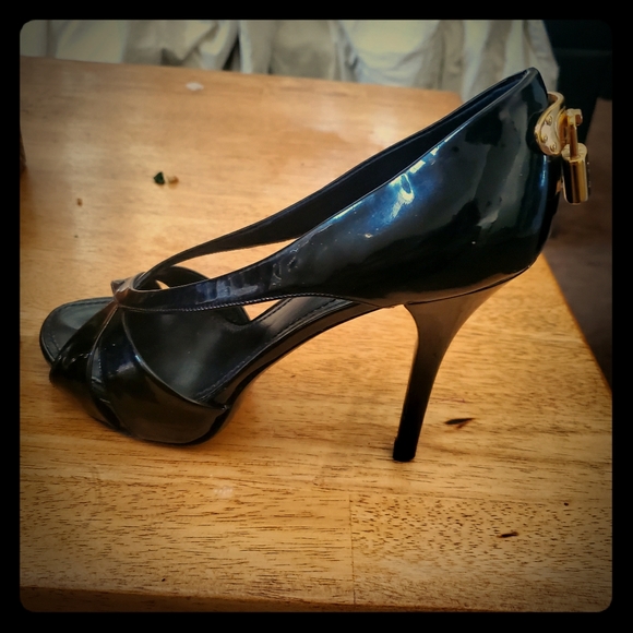 2 Louis Vuitton size 7 - Picture 1 of 4